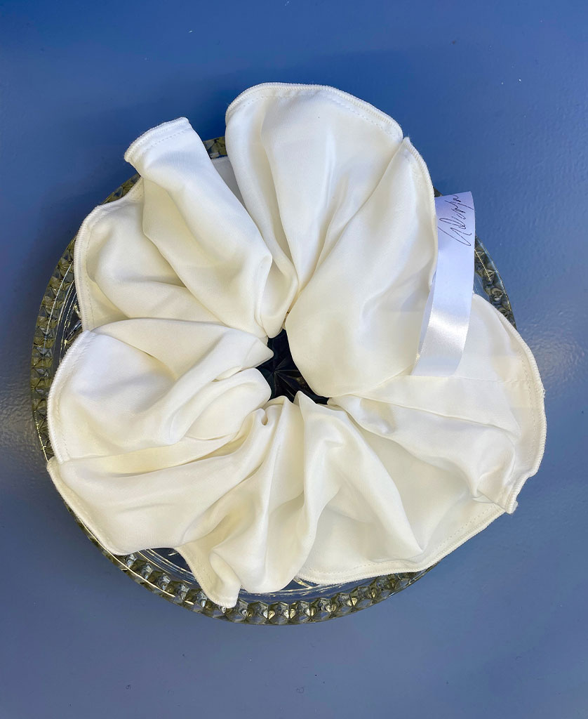 SILK SCRUNCHIE IVORY