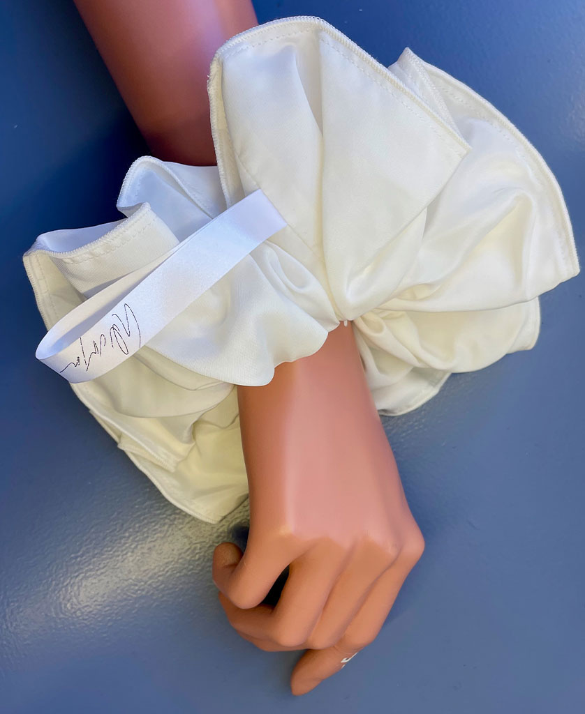 X LARGE SILK SCRUNCHIE IVORY