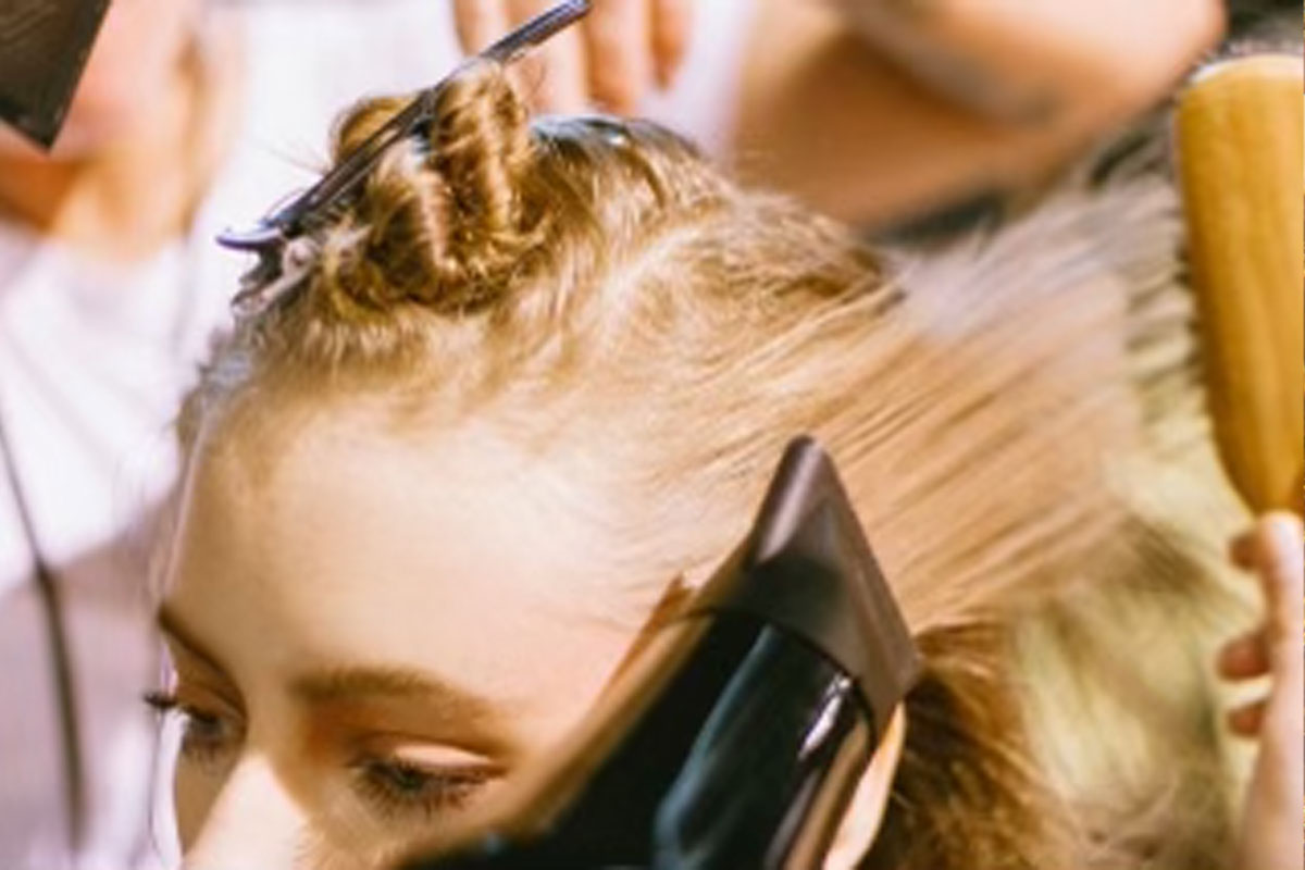 6 Tips For Giving Yourself An Awesome Blowdry