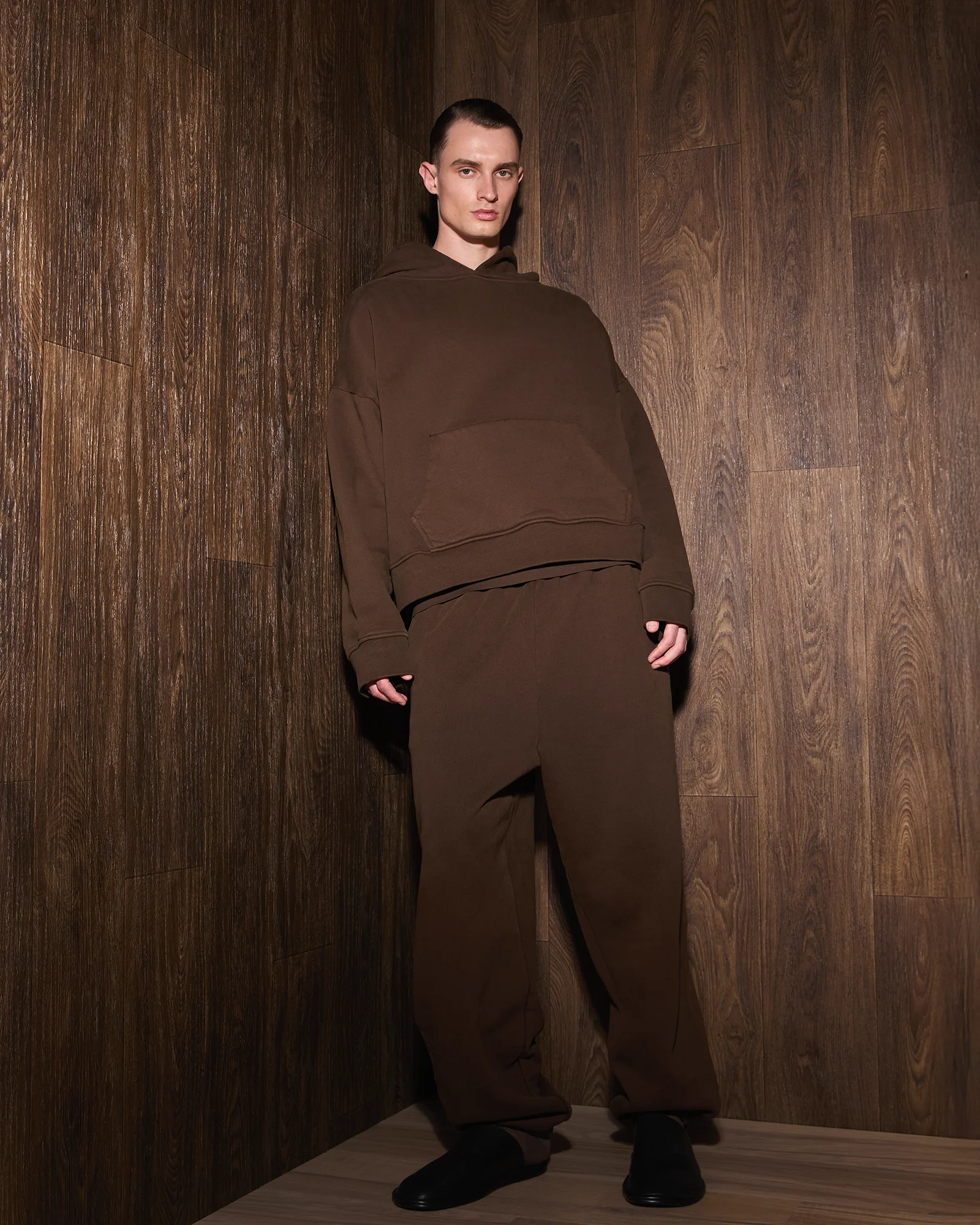 heavy hood brunette – entire studios