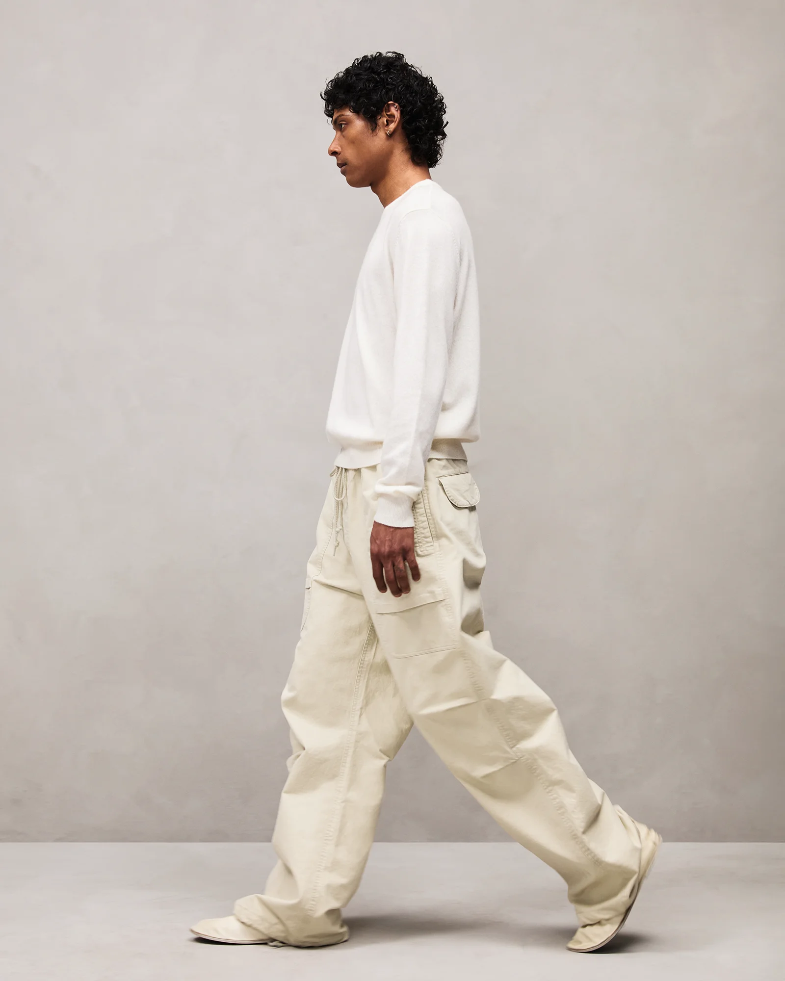 barren cargo off white – entire studios