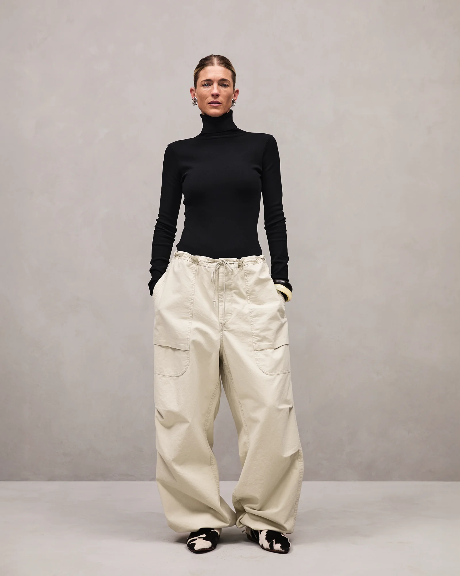 barren cargo off white – entire studios