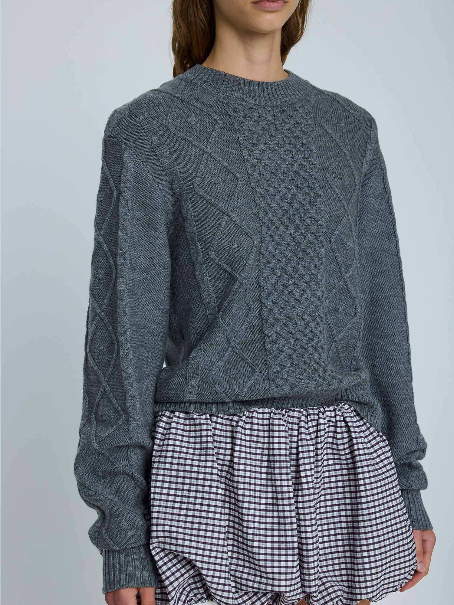 CLASSIC CABLE KNIT SWEATER | GREY