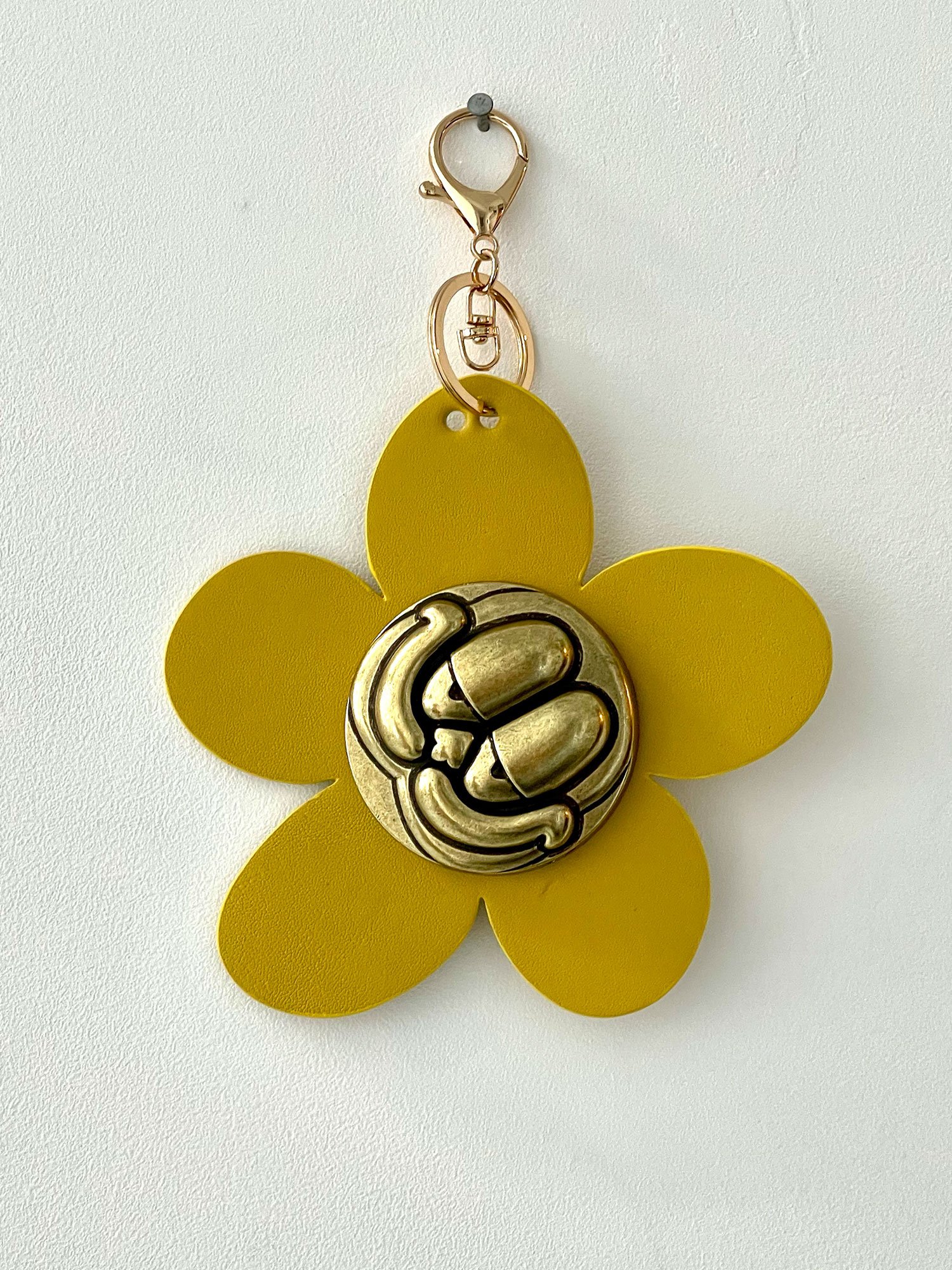 AY X WH WALL FLOWER CHARM | DAISY