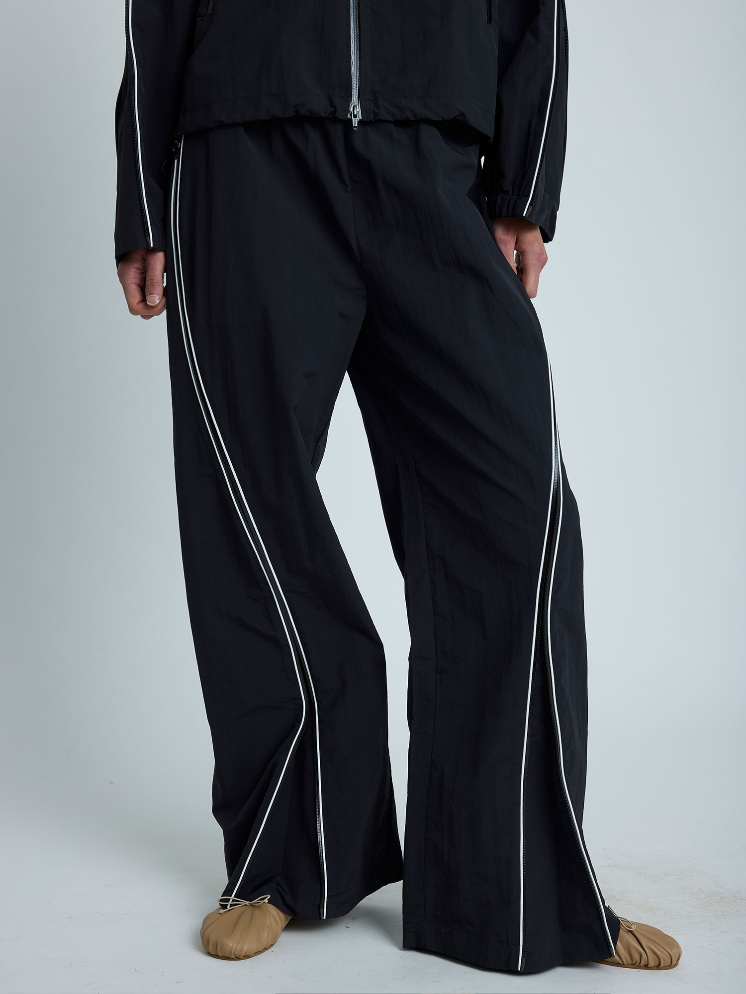 CURVED LEG ZIP TRACK PANT | BLACK/WHITE