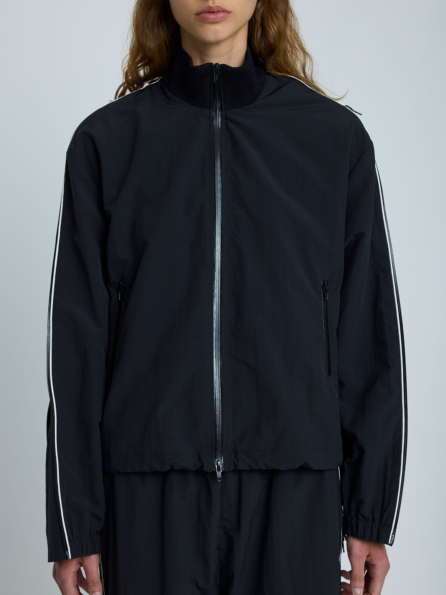 ZIPPER SLEEVE BUNGY JACKET | BLACK/WHITE