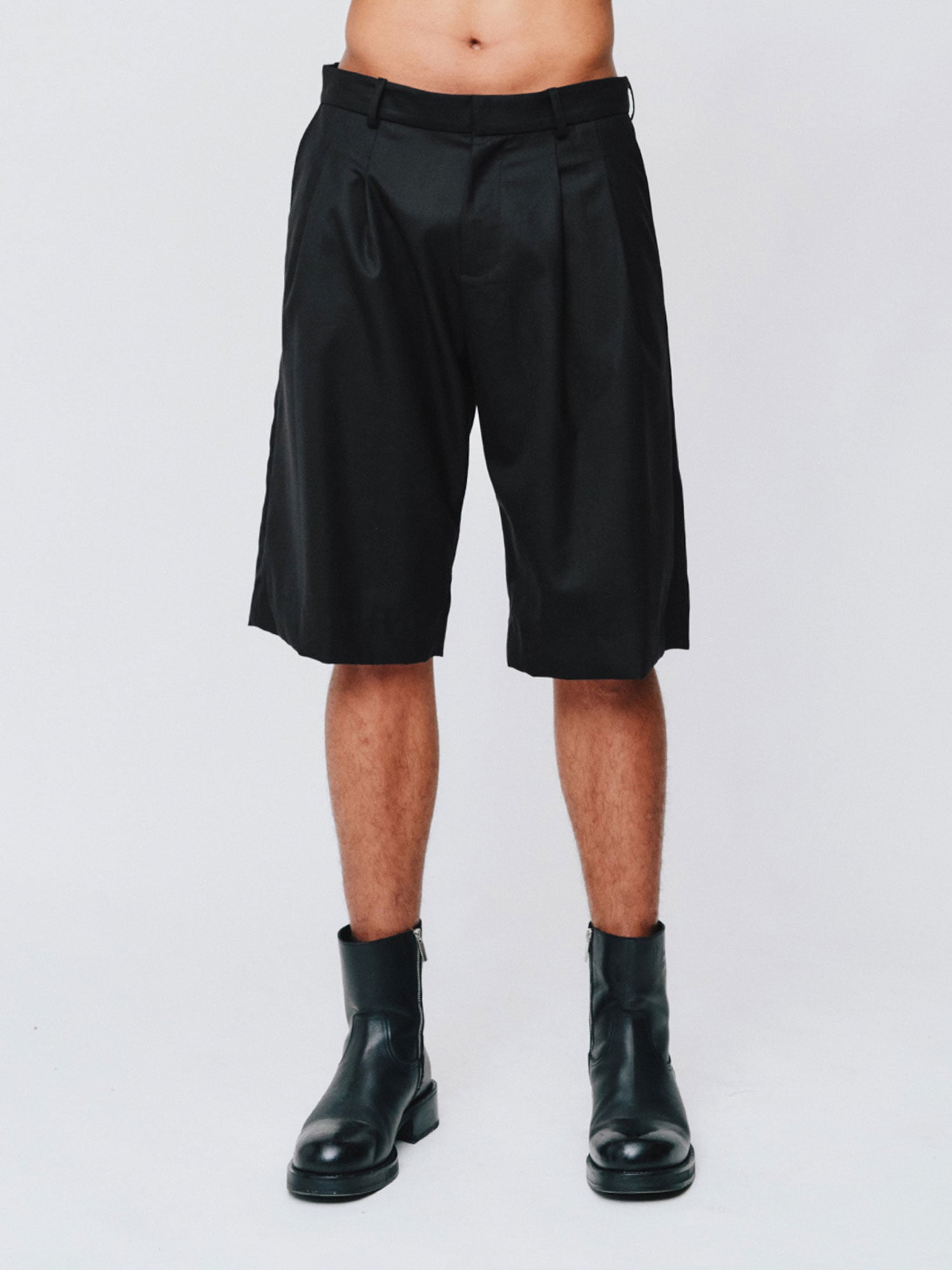 MENS DOUBLE PLEAT SHORT | BLACK