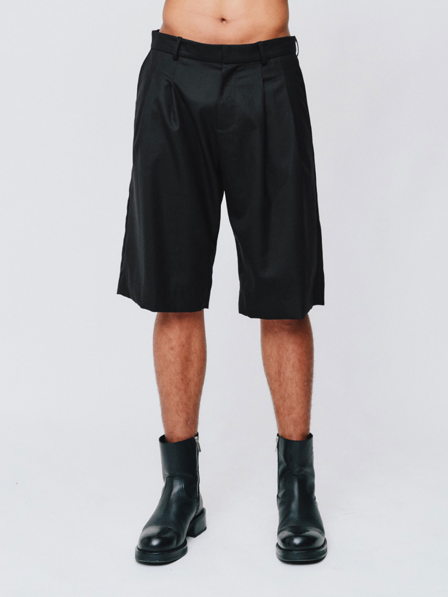 MENS DOUBLE PLEAT SHORT | BLACK
